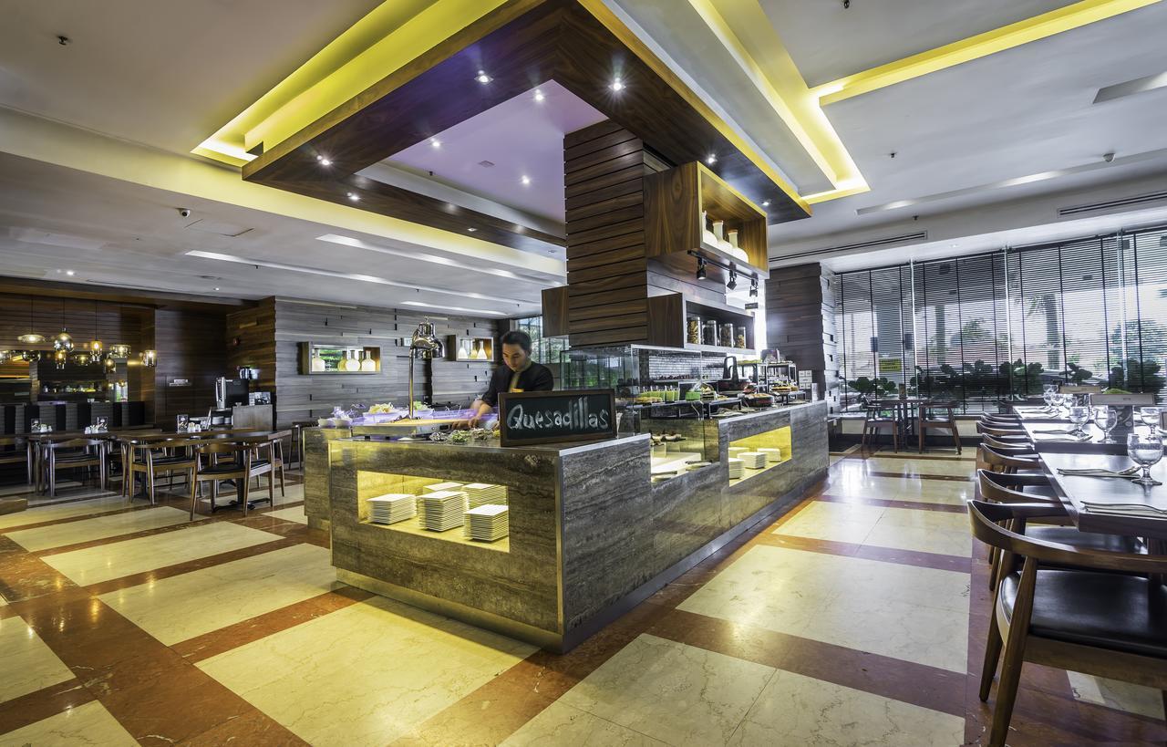 Crystal Crown Hotel Petaling Jaya Buitenkant foto