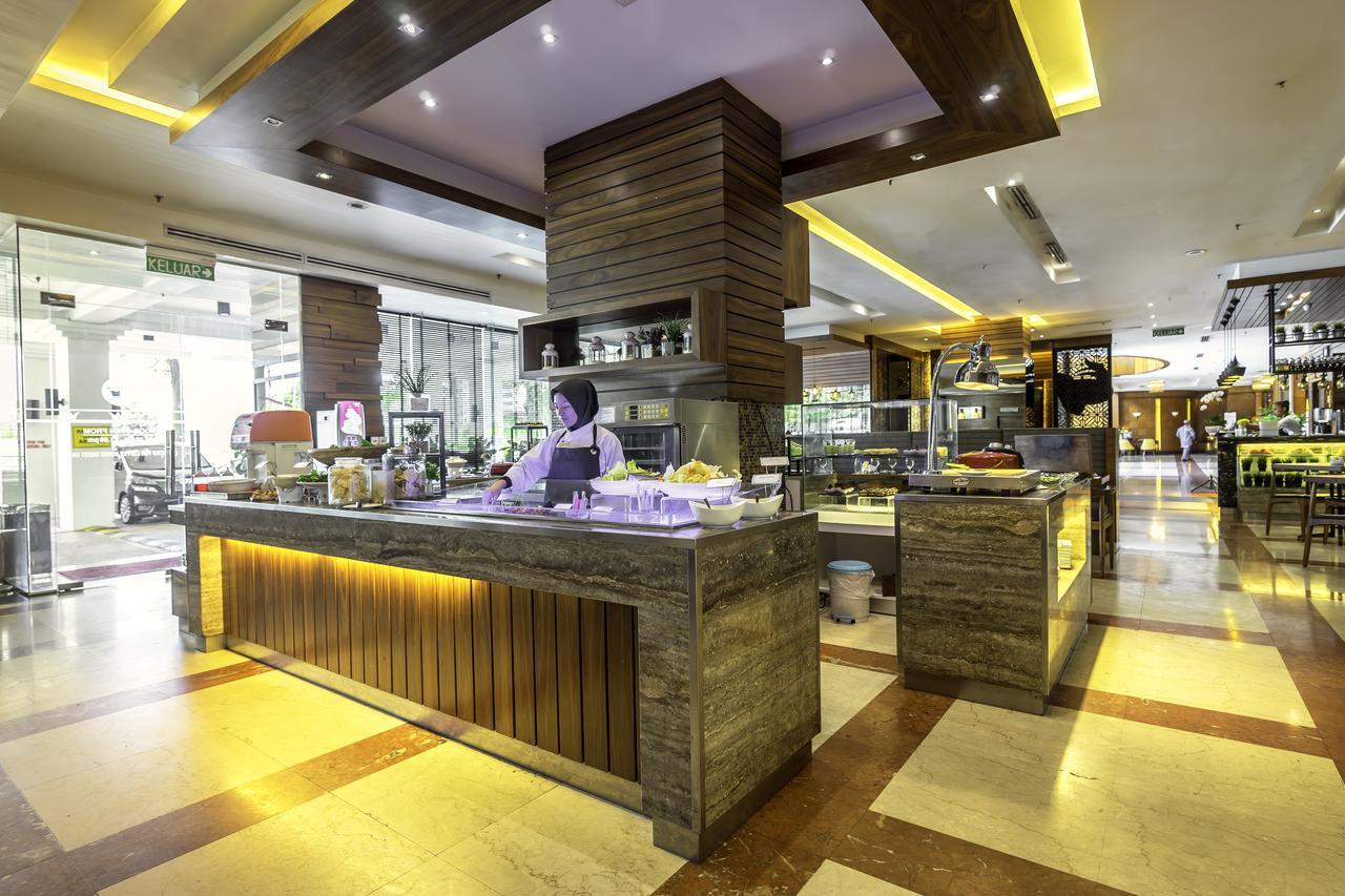Crystal Crown Hotel Petaling Jaya Buitenkant foto