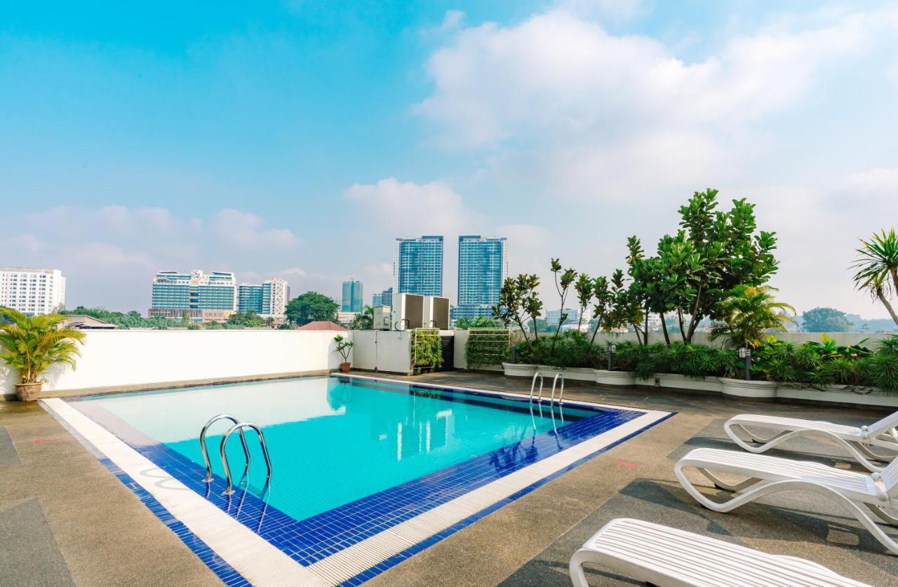 Crystal Crown Hotel Petaling Jaya Buitenkant foto